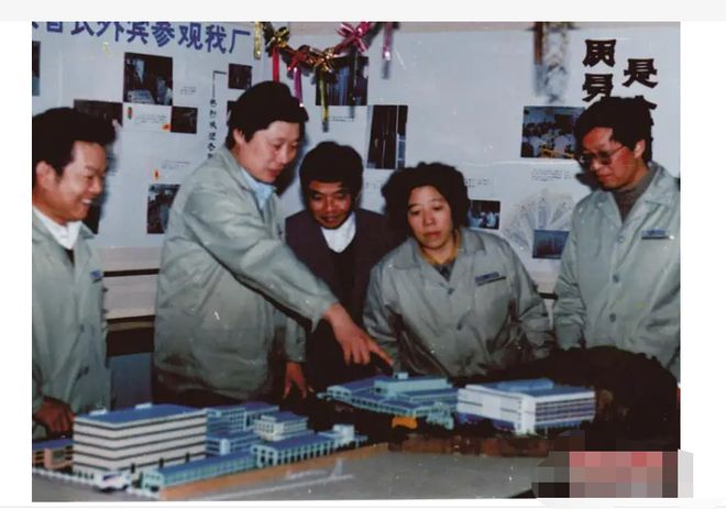 开云 开云体育张瑞敏砸冰箱那一刻注定他是一个不凡的CEO：论企业管理者在企业变革中的作用(图8)